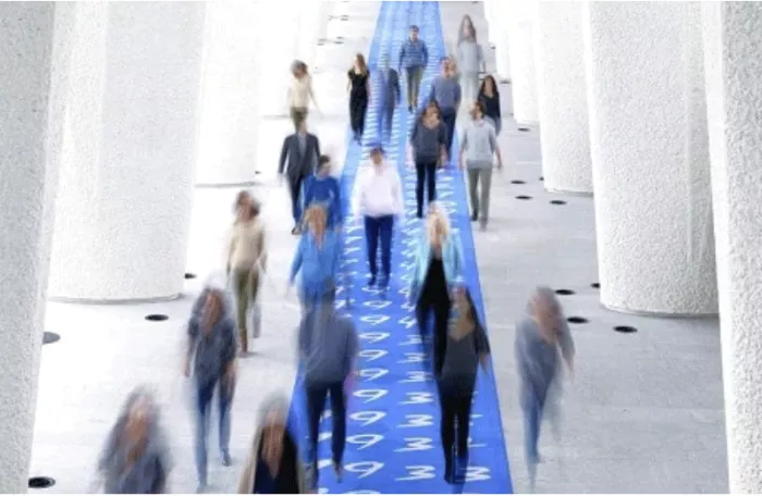 ILO staff walking in the ILO colonnades