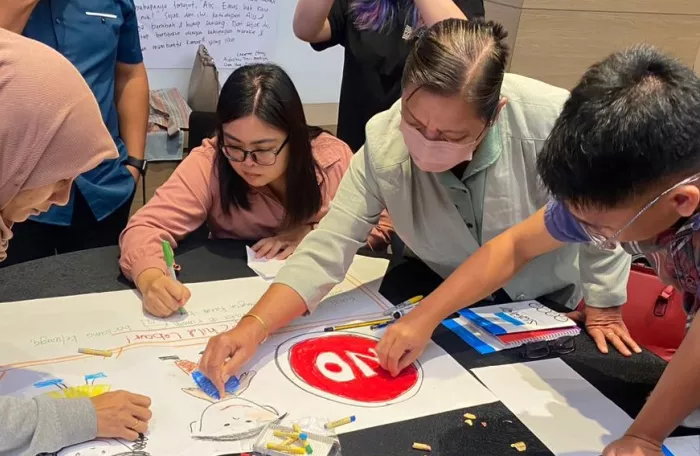 Workshop participants practice methods to mobilize communities against child labour. 